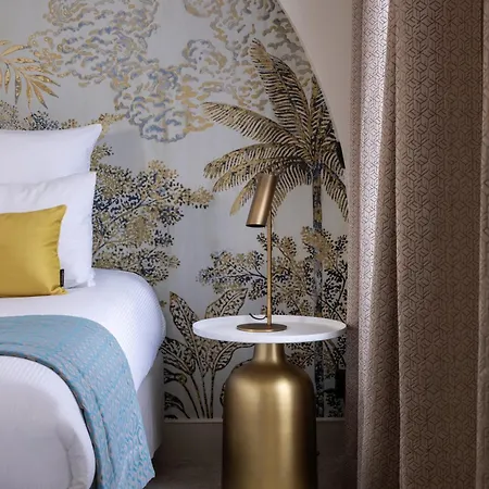 Отель Elysees Bassano 4*