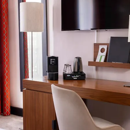 Elysees Bassano Hotel