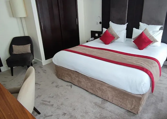 Elysees Bassano Hotell