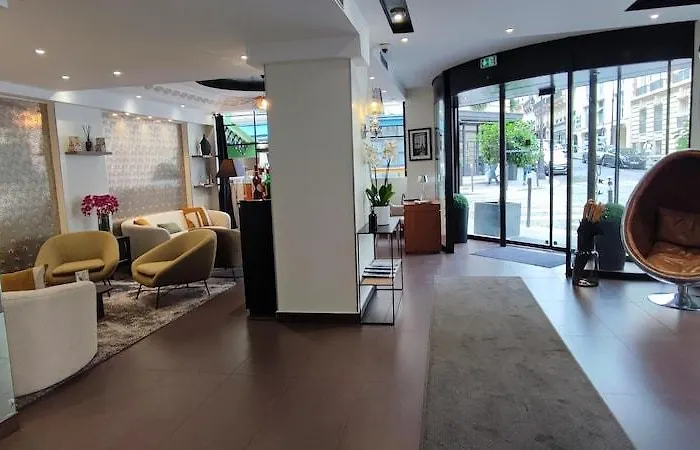 Elysees Bassano Hotell