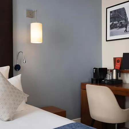 Elysees Bassano 4* פריז