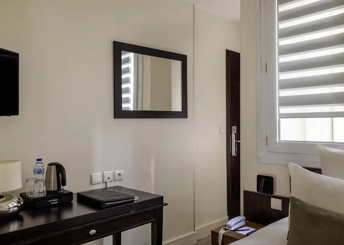 Elysees Bassano 4* Paříž