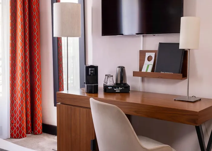 Elysees Bassano Hotel